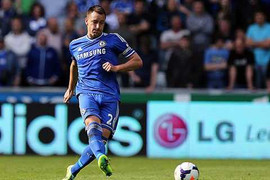 Terry 'lập công' khiến đối thủ bị đuổi người