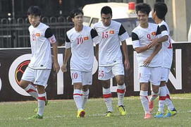 U19 Việt Nam hài hước hát 'Anh không đòi quà'