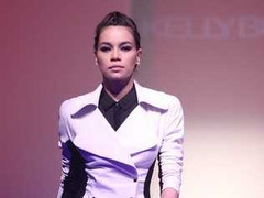 Hà Hồ bất ngờ quay lại sàn catwalk