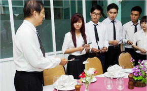 Vì sao chỉ 10% học sinh tốt nghiệp THPT đi học nghề?