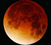 Video 'Mặt Trăng máu' vừa xuất hiện