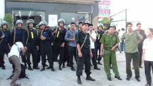 Clip: Nghẹt thở giải cứu con tin từ đối tượng dùng AK-47 ở Cần Thơ