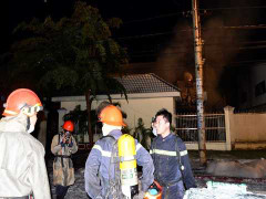 Kho hóa chất phát nổ: Lính cứu hỏa kể giây phút liều chết dập lửa