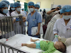 Video: Bộ trưởng Y tế thị sát tại Bệnh viện Nhi Trung ương