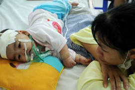 Ghi ở tâm sởi: 'Khánh kiệt rồi, nếu cháu không đỡ, đành đưa cháu về...'