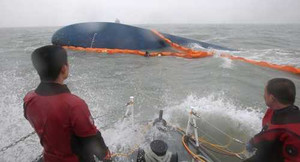 Chìm phà Hàn Quốc: Khó có thể cứu thêm người mắc kẹt