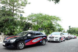 GM rầm rộ mang xe cho khách hàng Việt ‘phá’