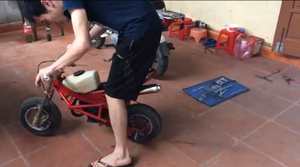 Xe ruồi tự chế giống Ducati của chàng trai Lạng Sơn