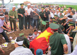 Xóm nhỏ Bắc Ninh đẫm lệ đưa Trung tá Biên phòng hy sinh về đất mẹ