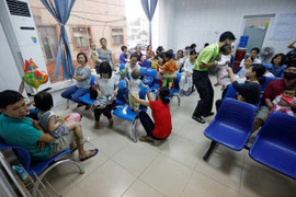 Hơn 9 triệu đồng/ngày điều trị sởi, bệnh viện ‘hạng sao’ vẫn kín giường