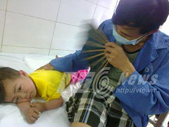 Mẹ vừa chết, cháu bé mắc sởi chẳng còn sống bao lâu...