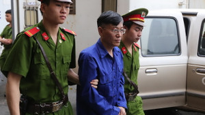 Xét xử Dương Chí Dũng: Có chỉ đạo miệng mua bằng được ụ nổi hỏng