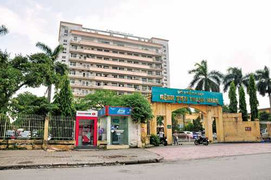 Hà Nội: Nổ súng náo loạn trước cổng bệnh viện