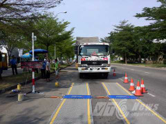 Trạm cân 'bó tay' với xe siêu trường, siêu trọng?