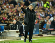 Cafe tối: Xem Mourinho thà xem bóng đá Việt