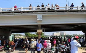 Con gái nhảy sông tự tử, cha nhảy xuống theo