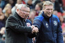 Sir Alex gửi cho David Moyes 'nụ hôn thần chết'