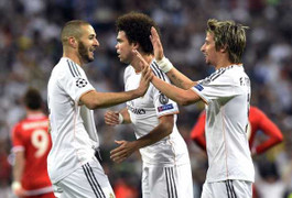 Ronaldo gây tiếc nuối, Real nhọc nhằn hạ Bayern