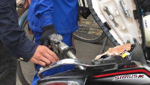 Giá xăng ngược chiều thế giới: Thị trường kiểu Việt Nam?