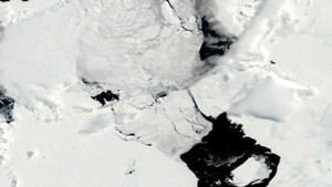 Clip: Băng trôi khổng lồ tách khỏi Nam Cực