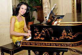 Cuộc sống xa hoa của các 'quý bà' showbiz