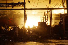 Showroom bốc cháy, hàng trăm xe máy bị thiêu rụi