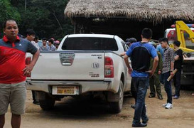 Ô tô tông sập cổng trụ sở công an: Phát hiện cuốn sổ khả nghi