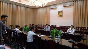 Khi bộ trưởng thích 'bắt bẻ' quan chức đi thi