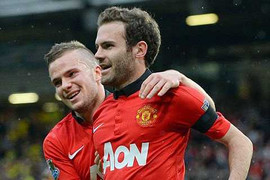 Man Utd đại thắng, Giggs mang giấc mơ trở về nhà hát