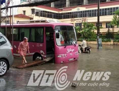 Hà Nội mênh mông trong biển nước sau mưa lớn