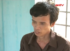 Gã chồng tàn độc chích điện giết vợ khi đang tắm