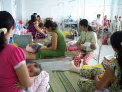 Sởi chưa dứt, bệnh tay chân miệng và thủy đậu bùng phát