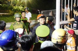 Đại náo bệnh viện, tấn công cảnh sát cơ động