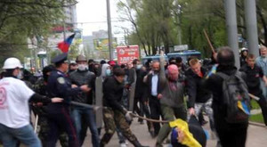 Video: Nổ súng, đụng độ dữ dội ở Ukraine