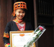 Nữ sinh người Dao được đặc cách vào đại học
