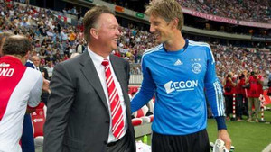 Tin sáng 30/4: Van Gaal hay hơn Alex Ferguson