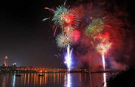 Trực tiếp: Bắn pháo hoa ở TP.HCM