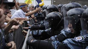 Từ chối bắn dân, cảnh sát Ukraine bị cáo buộc 'phản bội'