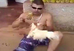 Kinh hoàng nhậu bia với thịt gà sống