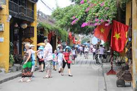 Ùn ùn đổ về Đà Nẵng, Hội An nghỉ lễ