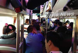 Chuyến xe 'bão táp' 30/4: 40 chỗ 'nhồi' gần 100 khách