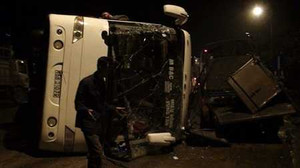 Lật xe khách Hoàng Long, 9 người nhập viện cấp cứu