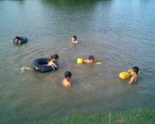 Đi chơi lễ cùng gia đình, 2 nữ sinh chết đuối