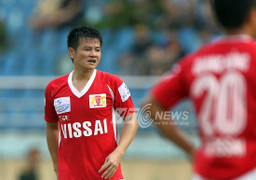Văn Quyến chính thức được gọi lại thi đấu