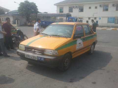 Tông và đẩy xe máy trượt dài, ô tô tập lái bỏ chạy