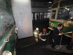 Video: Tàu điện ngầm đâm nhau, hàng trăm người bị thương