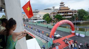 Vết nứt trên trụ cầu Lê Văn Sỹ là vết xước?