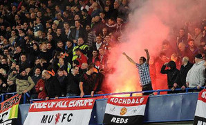 Mang bia vào sân, fan Man Utd bị cấm xem vĩnh viễn