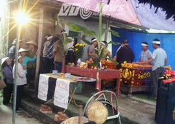 Tang thương người chồng tâm thần sát hại vợ và con trai