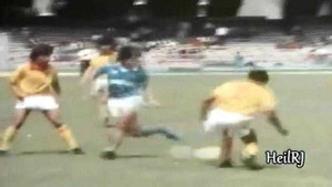 Clip hiếm về 'ma thuật' của Maradona